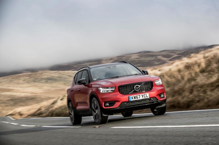  Volvo XC40 D4 R-Design 2017 года  (UK) (фото 4 из 40)